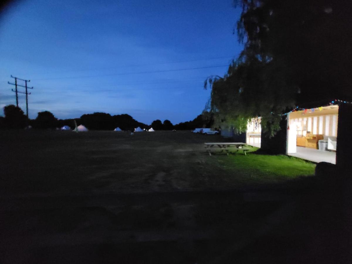 Dorset Glamping Fields Hotell Corfe Mullen Exteriör bild