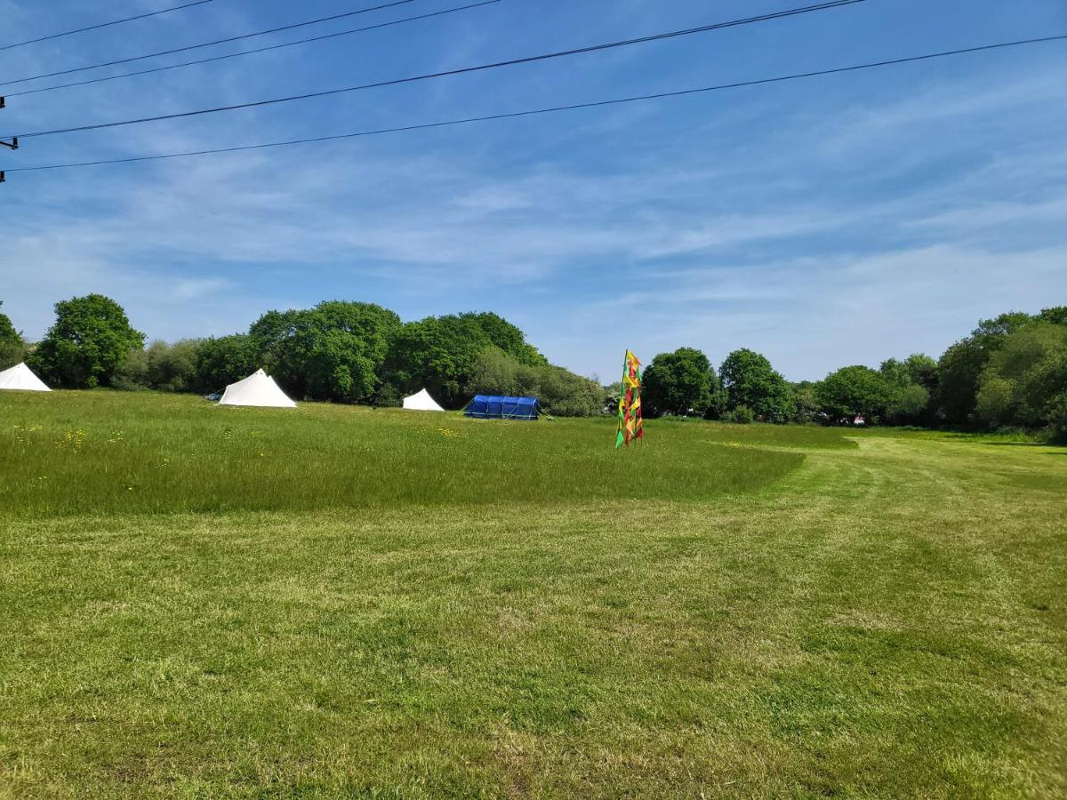 Dorset Glamping Fields Hotell Corfe Mullen Exteriör bild